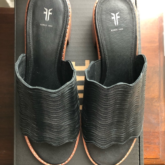 Frye Shoes - Frye Cindy Wave Mule